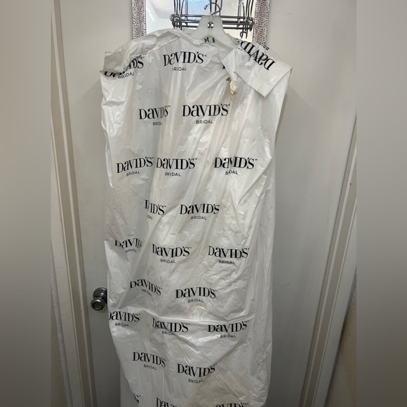 Never used wedding dress !! Only worn when tried on ! JEWEL By David’s Bridal - Picture 12 of 14